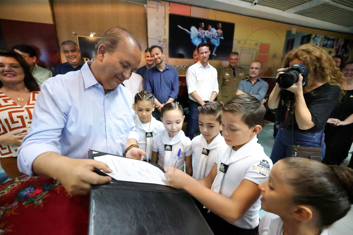 No aniversário de Joinville, governador libera R$ 5 milhões para a Escola do Teatro Bolshoi