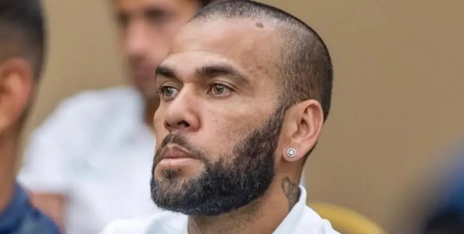 Daniel Alves: Justiça da Espanha decide dar liberdade condicional ao ex-jogador