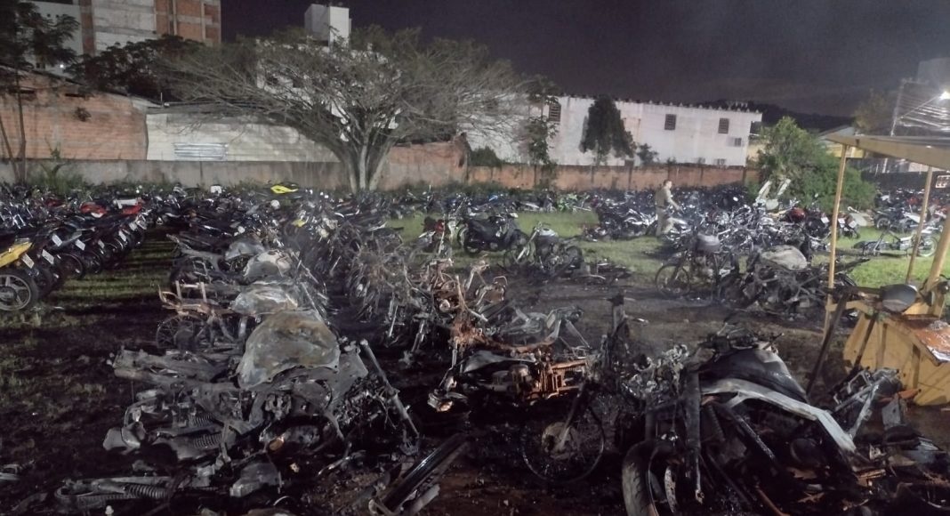 Incêndio criminoso destrói 50 motocicletas que iriam a leilão