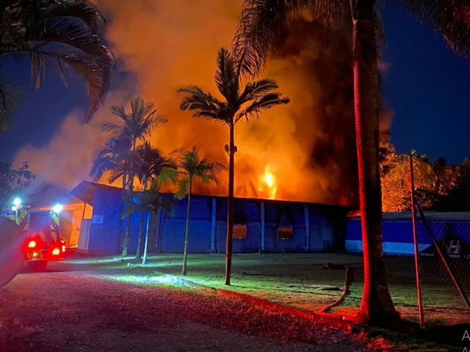 Incêndio destrói fábrica de tinta em Araquari