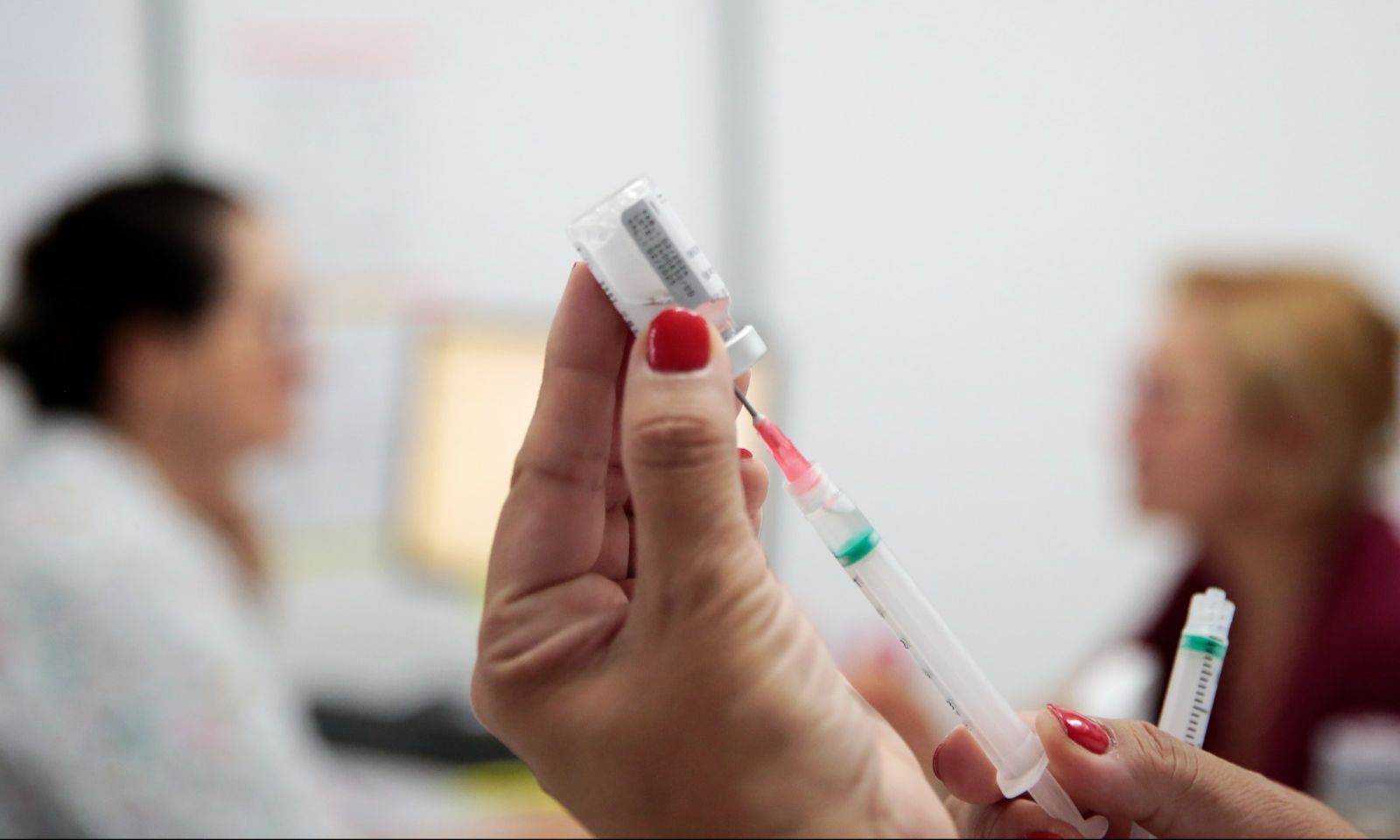 Sala de Vacinas Central terá horário estendido nesta quinta-feira, em Joinville