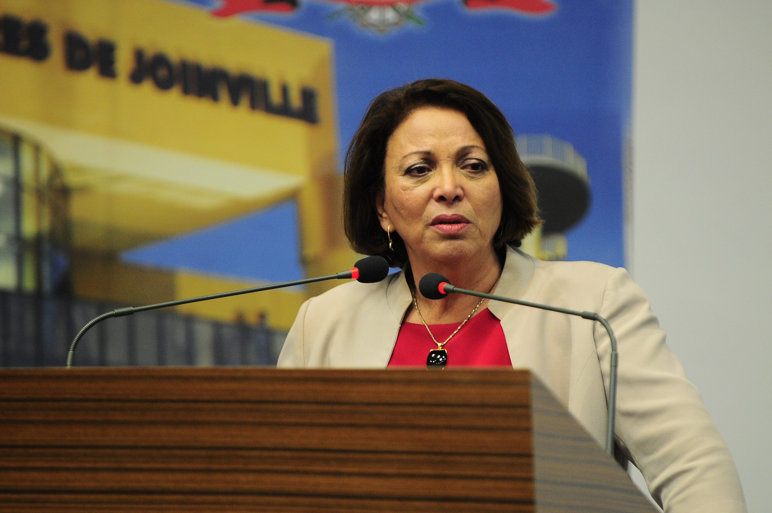 Revogado título de cidadã honorária de Ideli Salvatti (PT) em Joinville